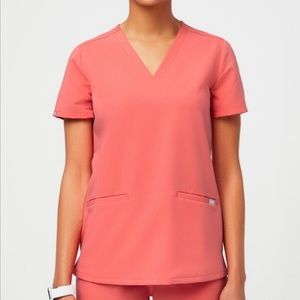 Figs Casma 3 Pocket Scrub Top in Coral